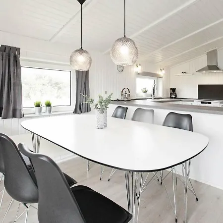 Four-bedroom Holiday In 2 別荘 *
