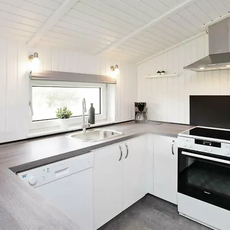 Four-bedroom Holiday In 2 *