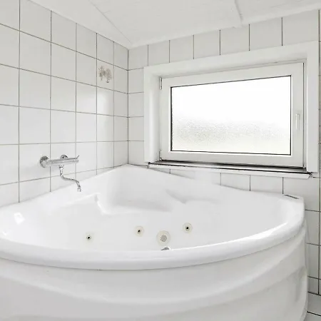 Four-bedroom Holiday In 2 別荘